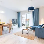 Marina Summer - Przy Jeziorze, Netflix, Tv55