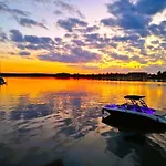 Marina Summer - Przy Jeziorze, Netflix, Tv55