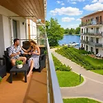 Marina Summer - Przy Jeziorze, Netflix, Tv55