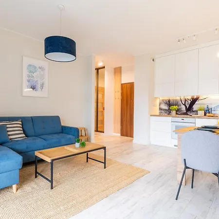 Marina Summer - Przy Jeziorze, Netflix, Tv55