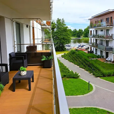 Marina Summer - Przy Jeziorze, Netflix, Tv55