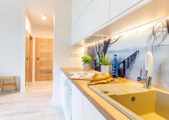 Marina Summer - Przy Jeziorze, Netflix, Tv55