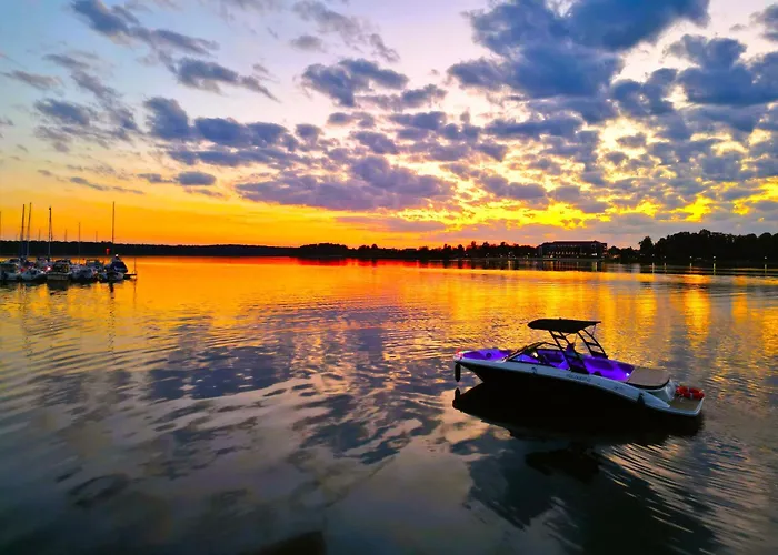 Marina Summer - Przy Jeziorze, Netflix, Tv55