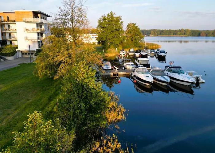 Marina Summer - Przy Jeziorze, Netflix, Tv55