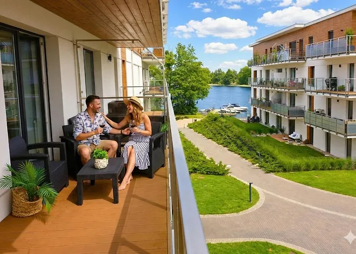 Marina Summer - Przy Jeziorze, Netflix, Tv55